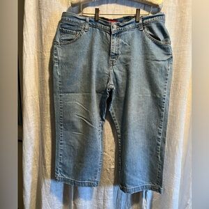 Levi’s Nouveau jeans, stretch. Capri with wide legs. Lighter wash. Size 18